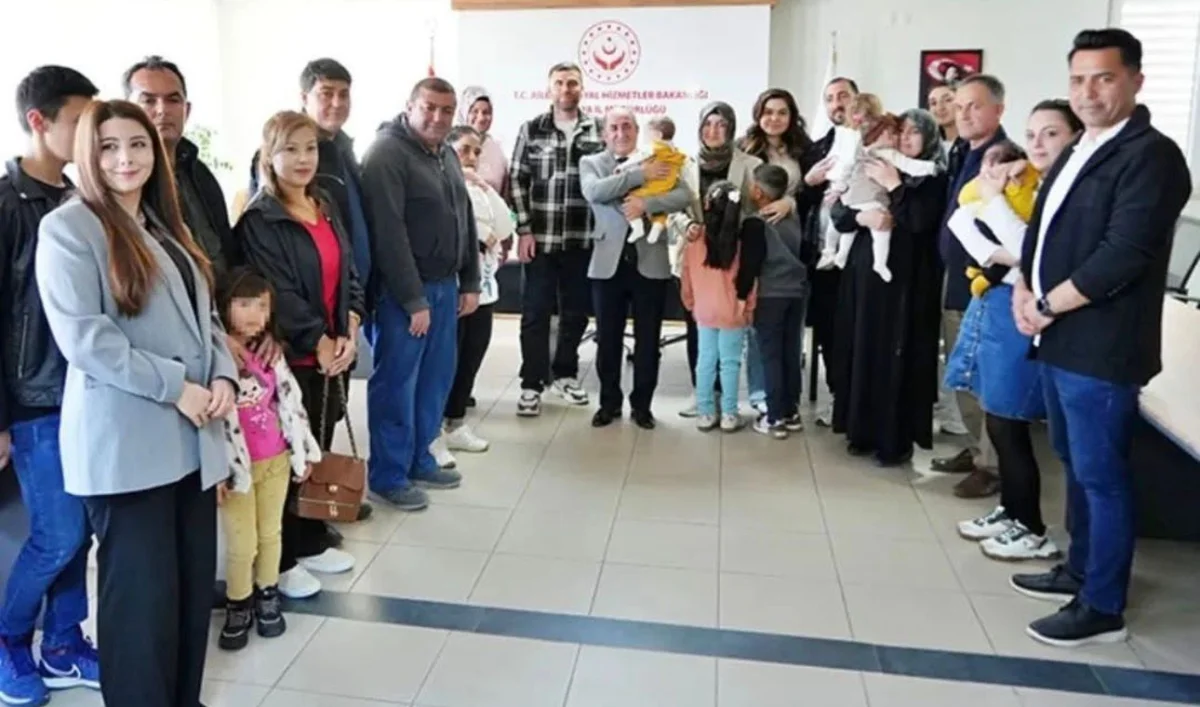 Antalya’da 10 çocuk yeni ailesine kavuştu