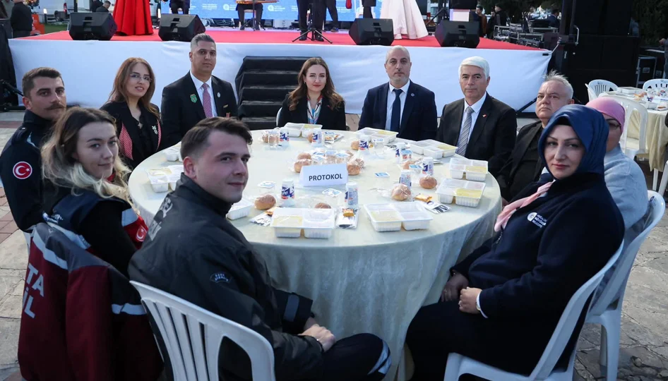 Antalya’daki iftar programında gıda krizi iddiası: Vatandaşlar rahatsızlandı