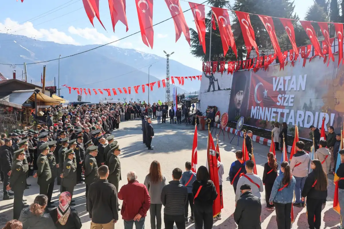 Artvin’de, 18 Mart Şehitleri Anma Günü ve Çanakkale Deniz Zaferi’nin 111. yıl dönümü dolayısıyla törenler düzenlendi