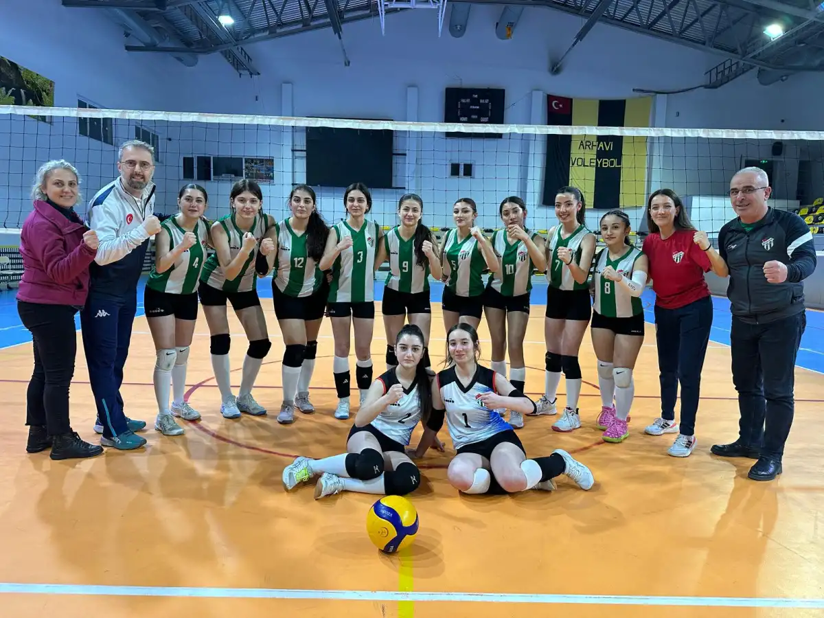 Artvin’in genç filenin sultanlarından 3-0’lık net galibiyet