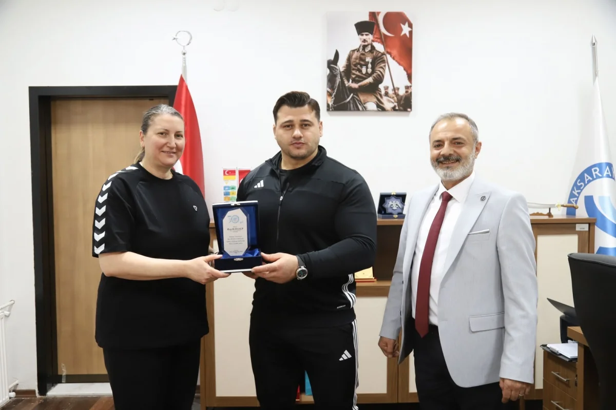 ASÜ mezunu milli güreşçi Rıza Kayaalp öğrencilerle buluştu