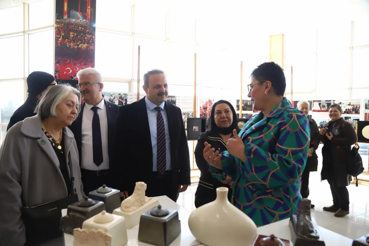 ASÜ’de Aksaray’a özgü hediyelik seramik sergisi açıldı