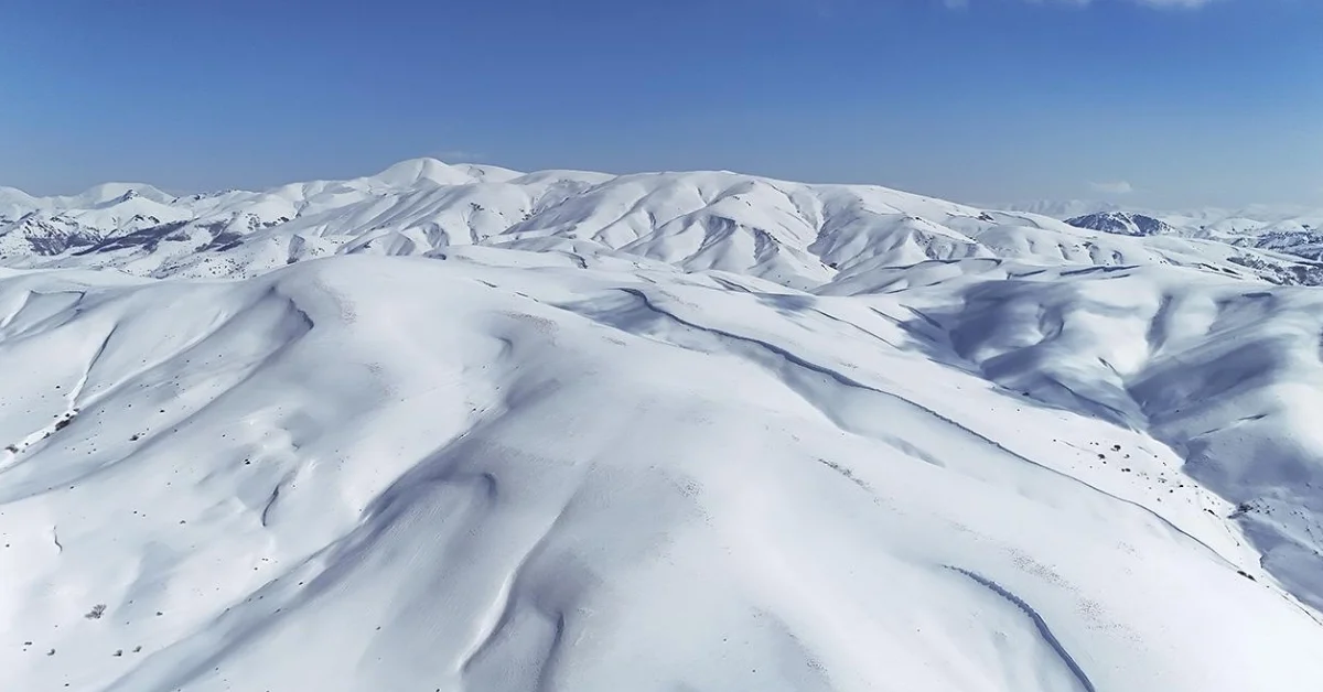 Baharda kış: Bayburt’ta kar kalınlığı 2 metreyi aştı