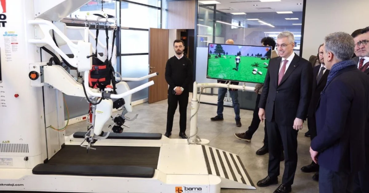 Bakan Memişoğlu TEKNOKENT’te direksiyonsuz yolculuk yaptı