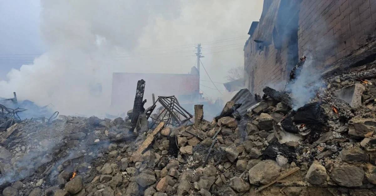 Bolu’da korkutan yangın: 5 ev ve 8 samanlık küle döndü
