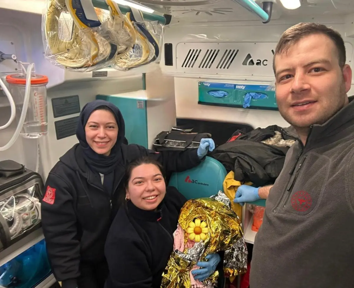 Çanakkale’de nefes kesen anlar: 112 ekibi ambulansta doğum yaptırdı