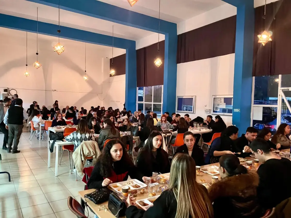 Çine protokolü öğrencilerle iftarda bir araya geldi