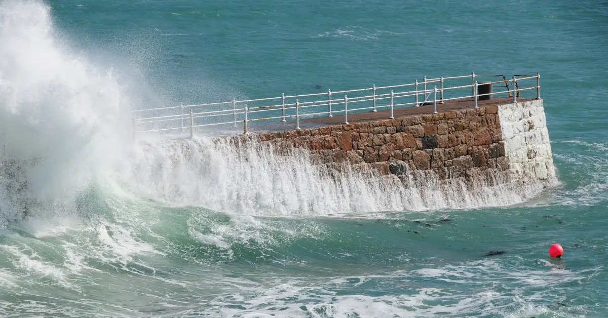 Denizlerde fırtına: Dört bölgede kuvvetli rüzgar bekleniyor