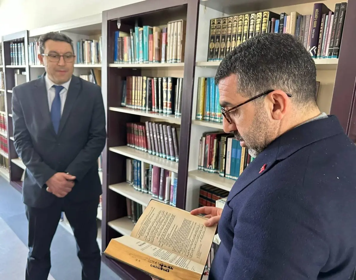 Eksiklikleri tamamlanan Kars İl Halk Kütüphanesi açılış için gün sayıyor