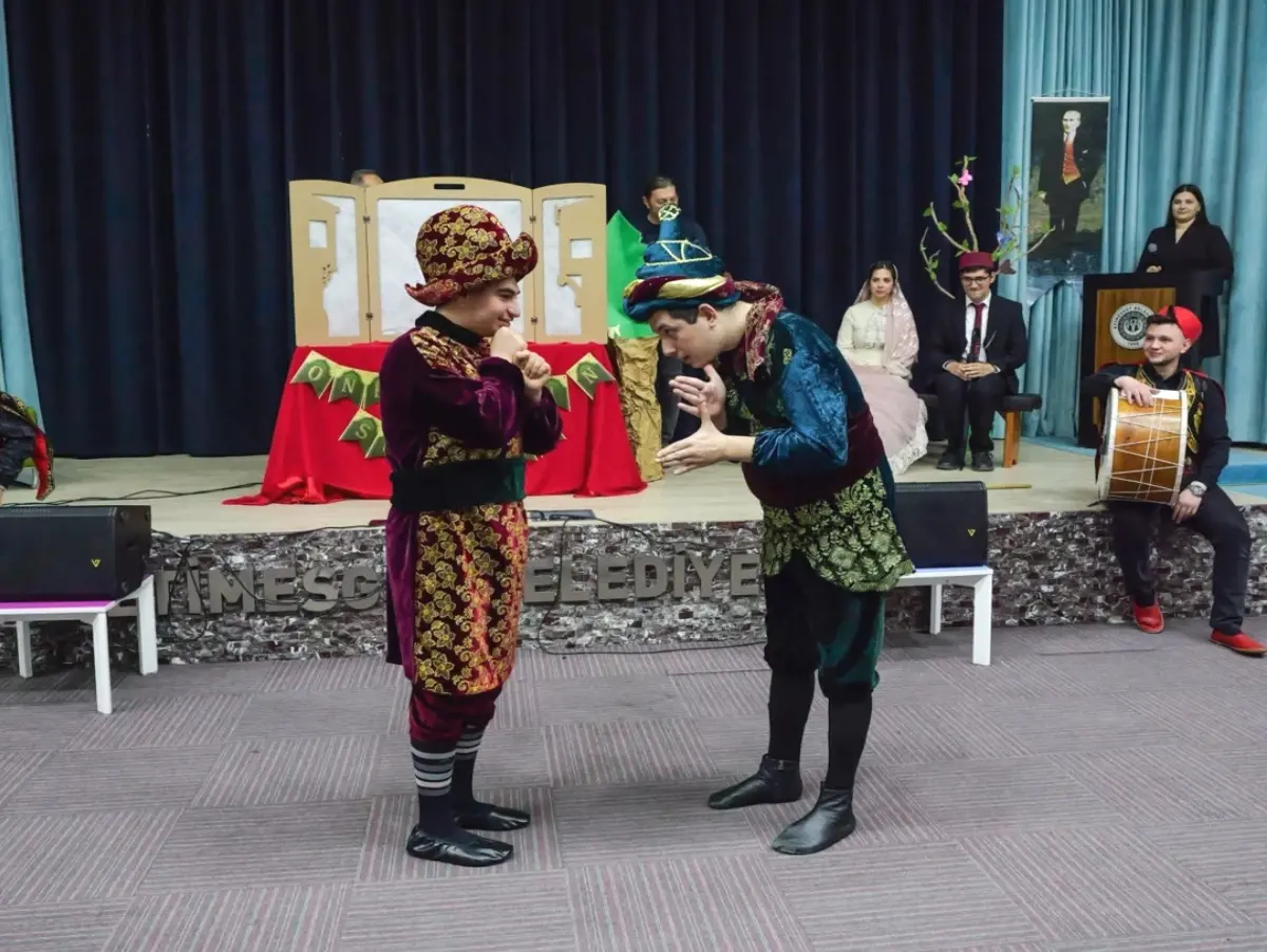 Etimesgut Belediyesince Ramazan ayı kapsamında Karagöz ve Hacivat gölge oyunu sahnelendi