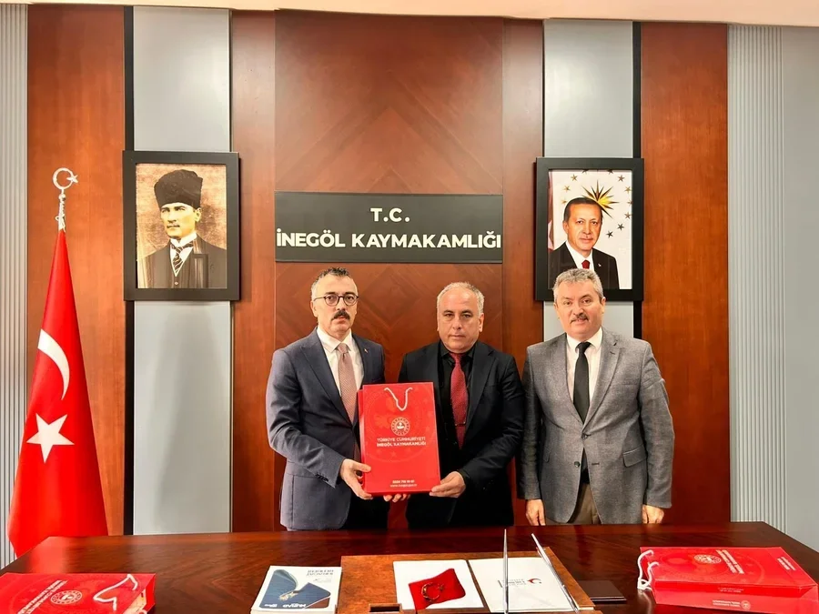 İnegöl Kaymakamlığı’ndan yetim ve öksüz öğrencilere bayram hediyesi