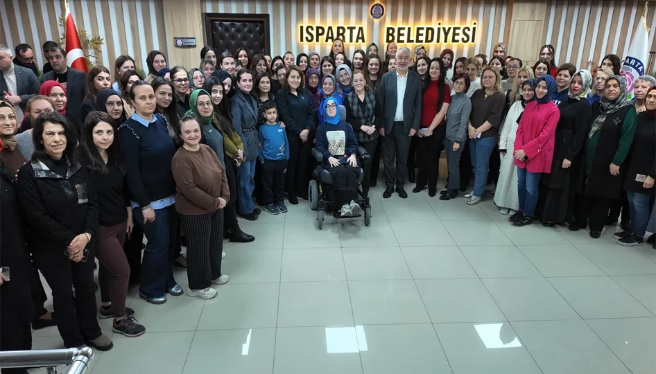 Isparta belediyesi’nden çalışanlara bayram sürprizi