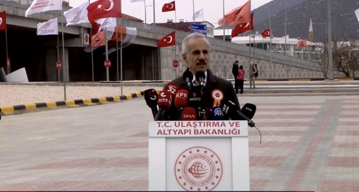 Isparta’ya dev ulaşım hamlesi: Şehit Orhan Burak Büyükçaylı Kavşağı ve Dörtyol-Şarkikaraağaç yolu açıldı