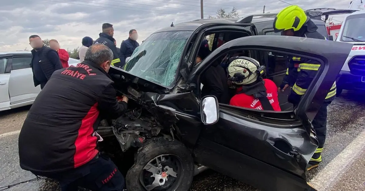 Kadirli’de feci kaza: 1 ölü, 8 yaralı