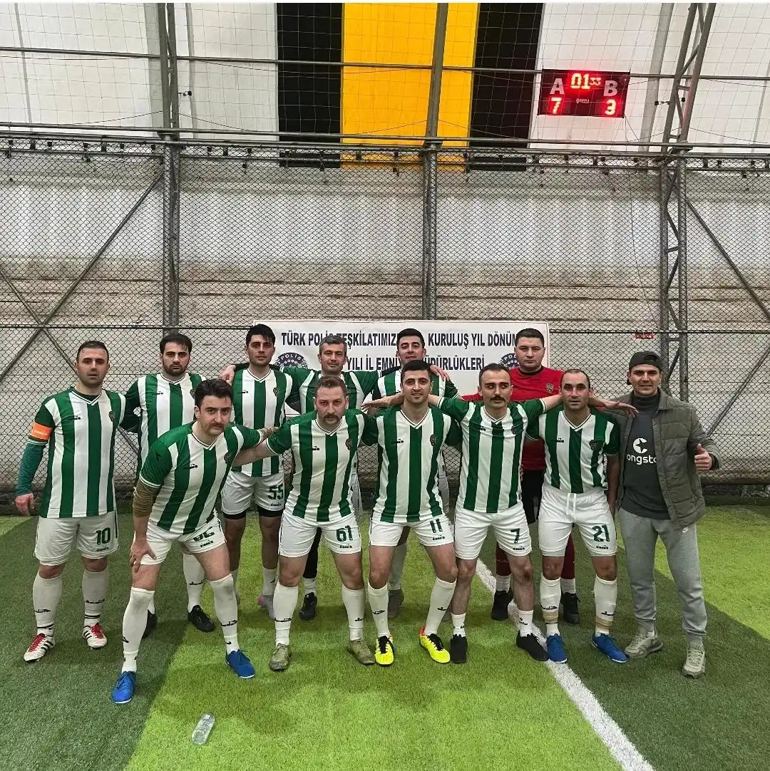 Kars Emniyetinden gol yağmuru; yarı finaldeler!