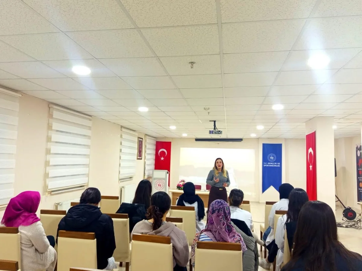 Kars Murat Çobanoğlu Yurdu’nda “Bağımlılıkla Mücadele” Konferansı Düzenlendi