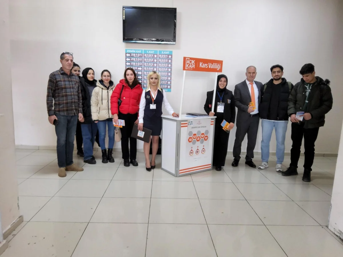 Kars’ta “Açık Kapı” üniversite öğrencileriyle buluştu: Talepler yerinde dinleniyor