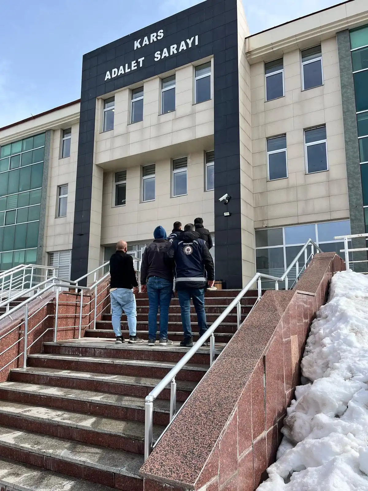 Kars’ta göçmen kaçakçılığı operasyonu