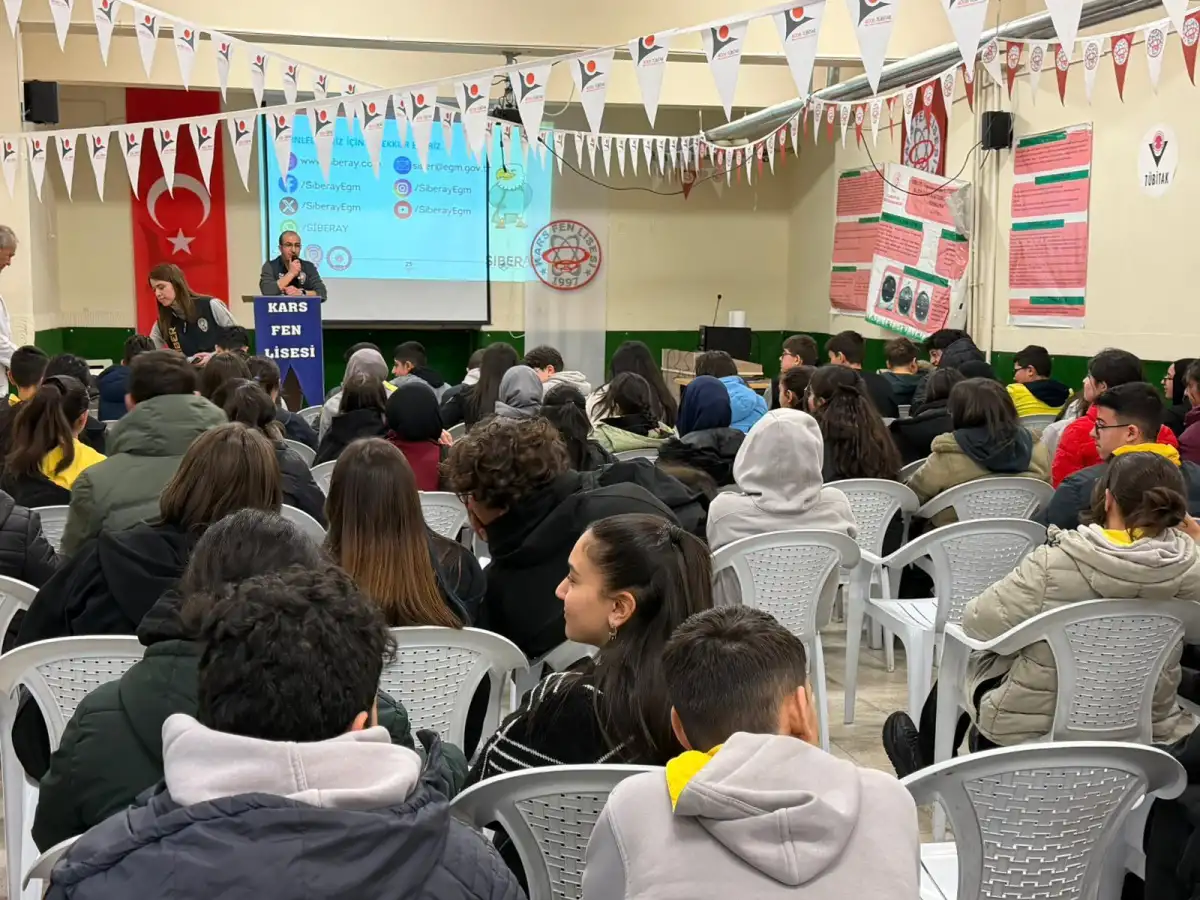 Kars’ta güvenli ve bilinçli internet kullanımı anlatıldı