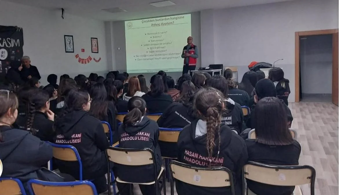 Kars’ta öğrencilere “Erken Yaşta ve Zorla Evlilikler ile Aile İçi Şiddet” eğitimi