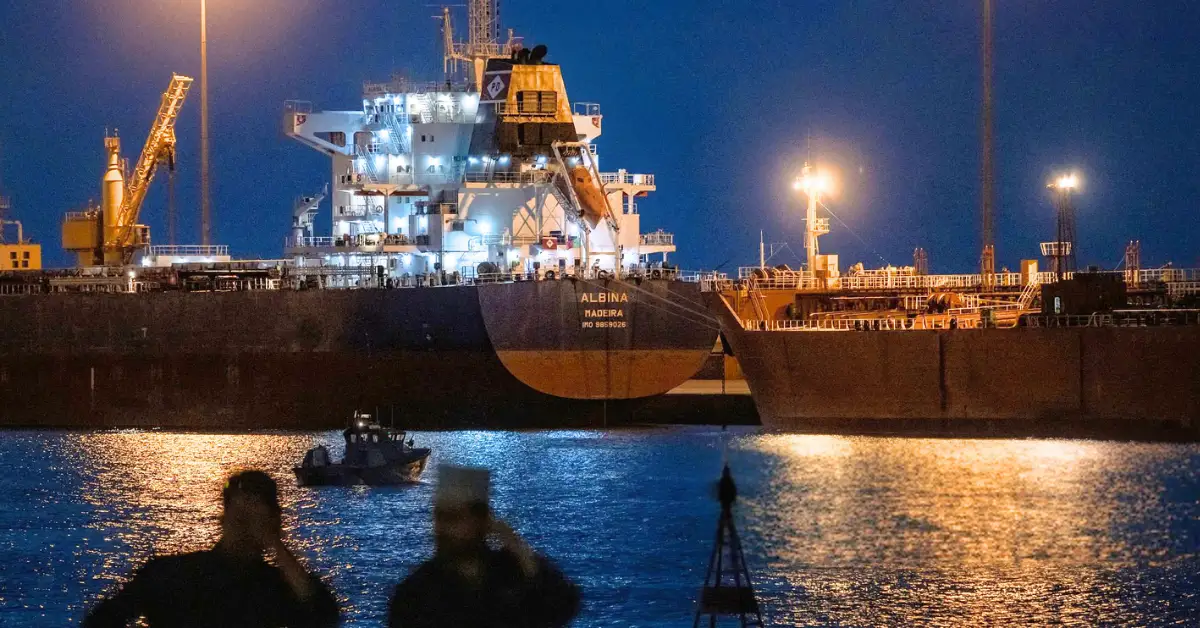 Küresel ticaret alarmda: Hürmüz Boğazı’nda 1900 gemi durdu