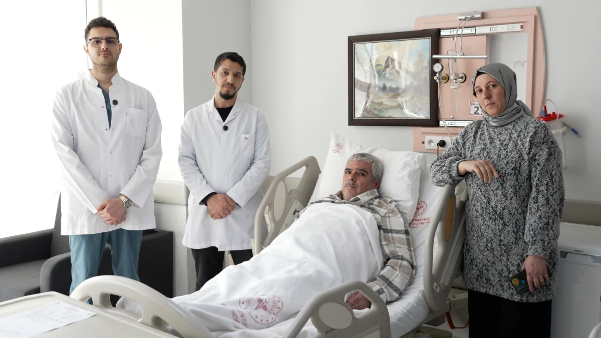 Malatya’da 20 santimetrelik kitle kapalı yöntemle alındı