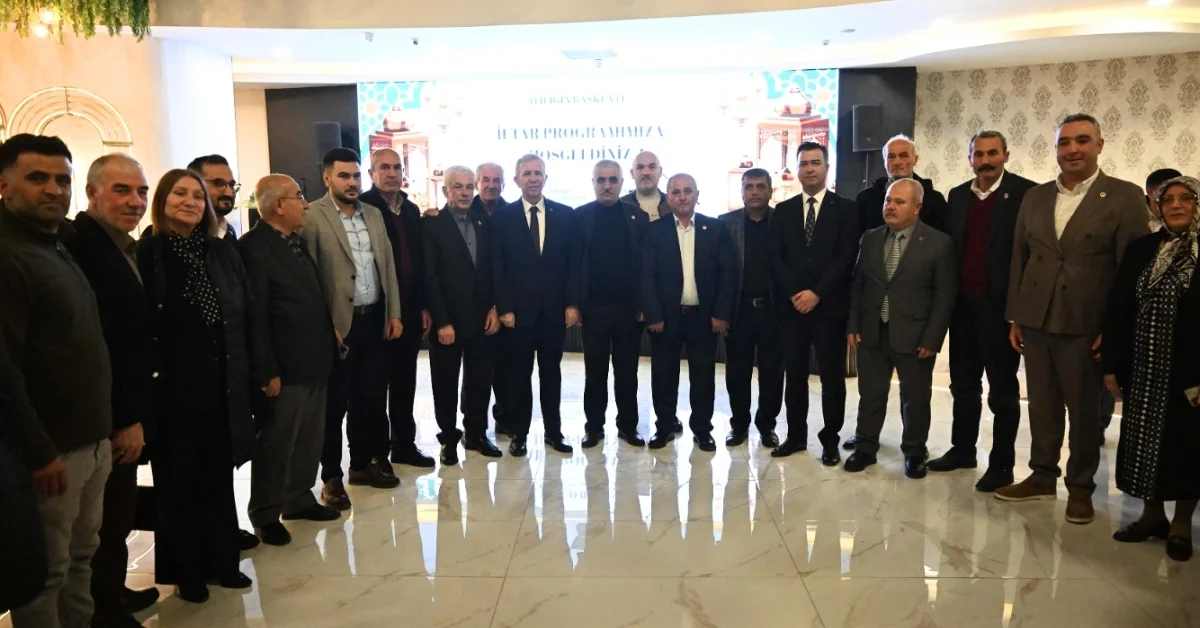 Mansur Yavaş Pursaklar İlçesi’nde düzenlenen iftar programına katıldı