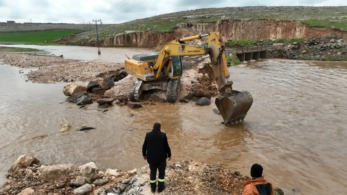 Şanlıurfa Büyükşehir Belediyesi, Viranşehir’de selin yaralarını sarıyor
