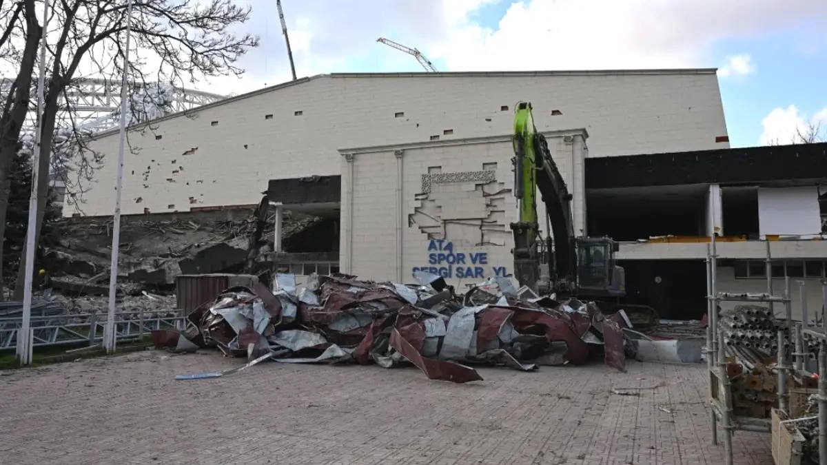 Tarihi Ankara Atatürk Spor Salonu’nda yıkım başladı
