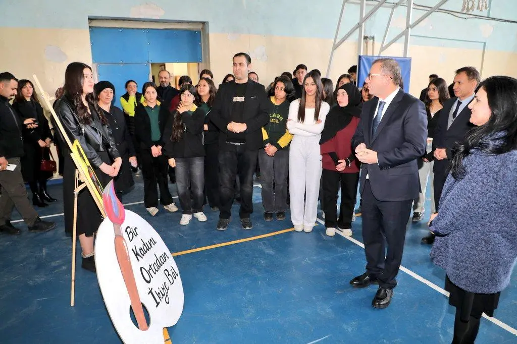 Vali Ziya Polat, “Bir Şiir, Bir Resim, Bir Kadın” etkinliğine katıldı