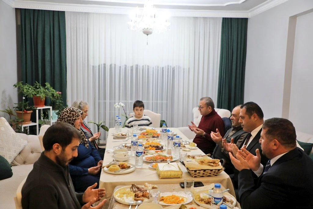 Vali Ziya Polat Şehit Ailesine İftarda misafir oldu
