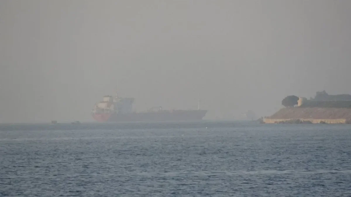 Yoğun sis İstanbul Boğazı’nda gemi trafiğini durdurdu
