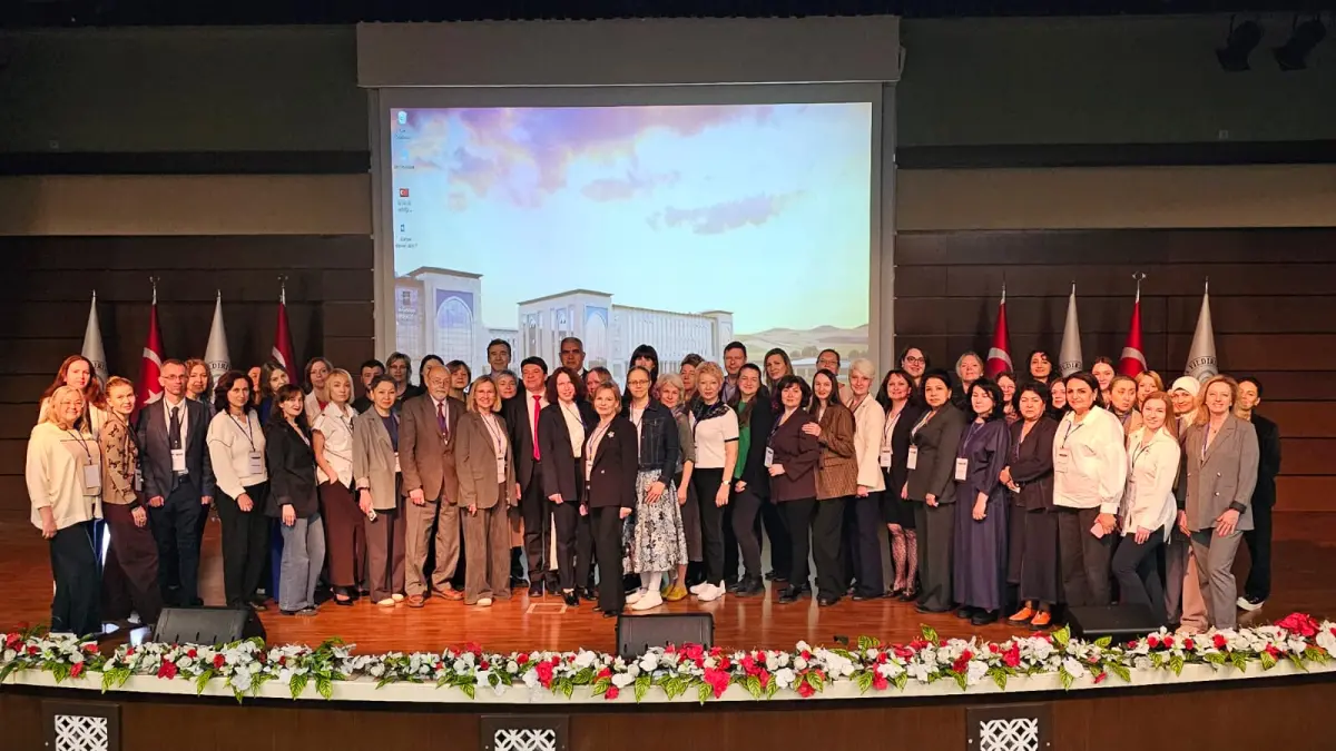 26 ülkeden akademisyenler AYBÜ’de buluştu: Rus dili öğretimi masaya yatırıldı