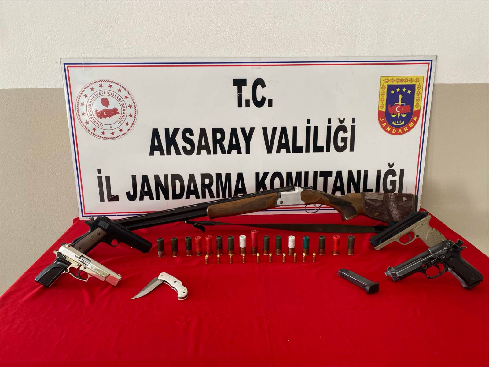 Aksaray Gülağaç’ta Ruhsatsız Silah Operasyonu: 3 Gözaltı