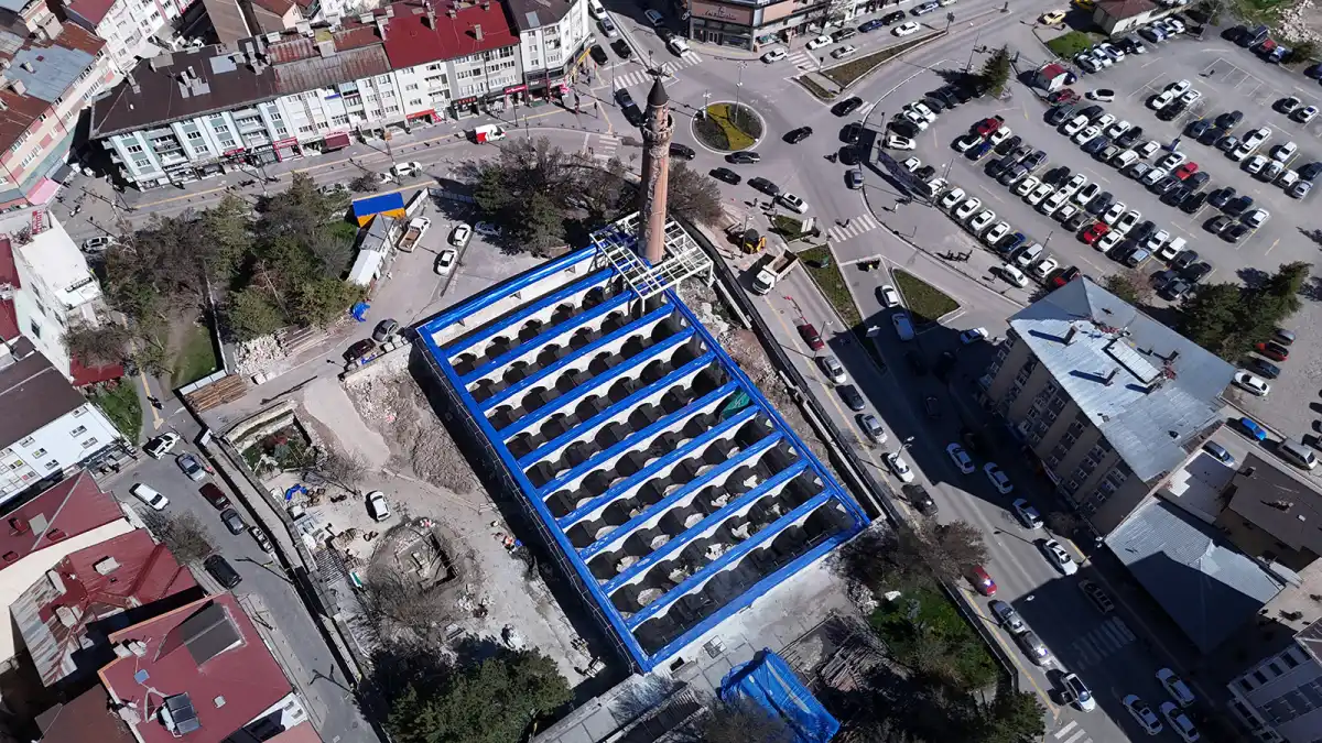 829 Yıllık Sivas Ulu Cami’de Restorasyon: Eğik minare için çalışma başladı