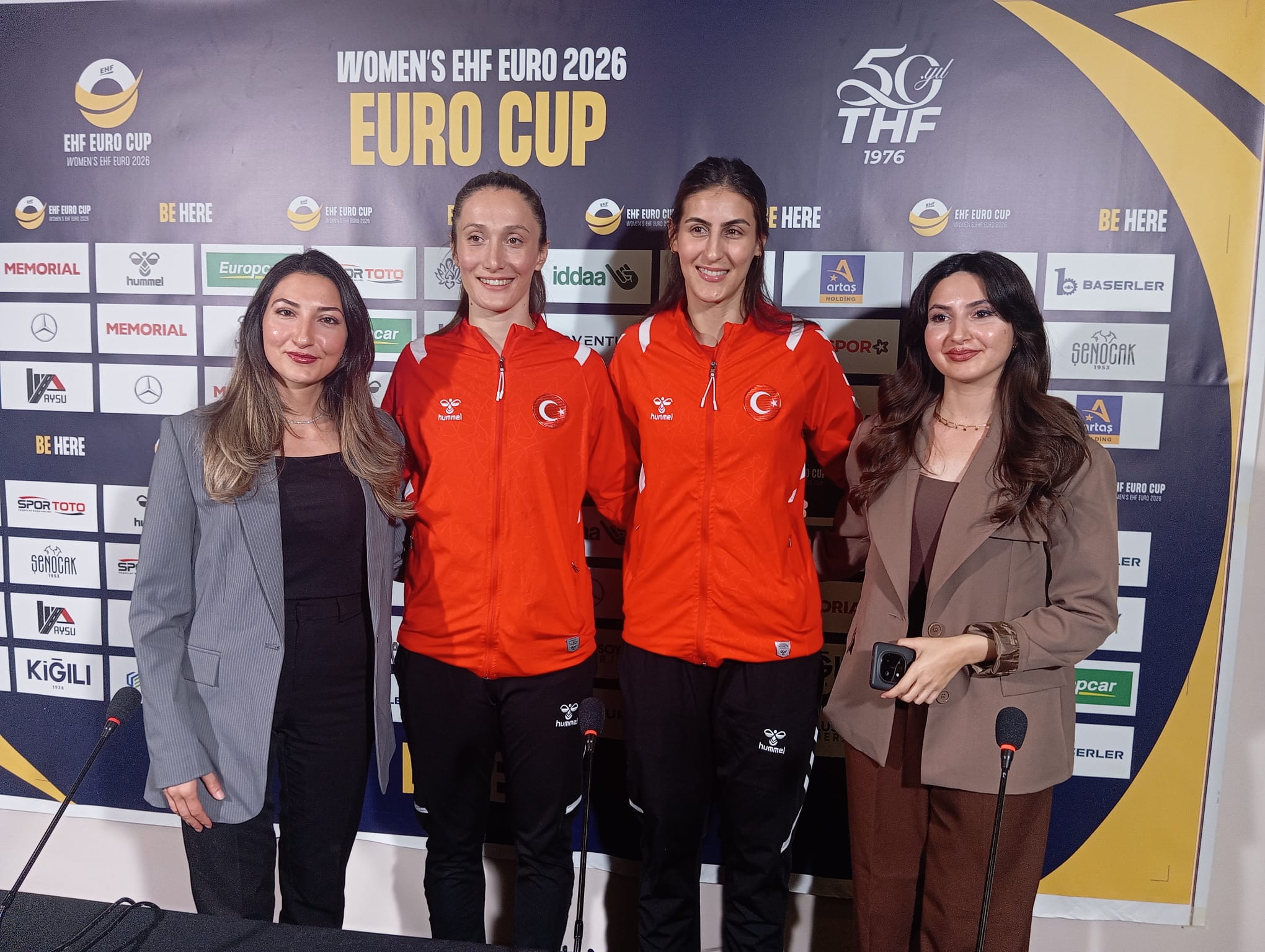 Gamze Çelik ve Merve Çelik Güzel’den  Türkiye – Macaristan Maçına davet