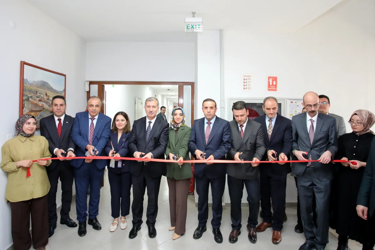 AİÇÜ’de zebra balığı translasyonel tıp araştırma laboratuvarı açıldı