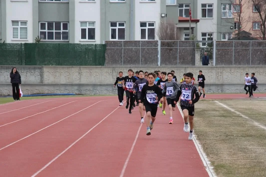 ANALİG Kros ve Kros Bayrak yarışmaları il birinciliği tamamlandı