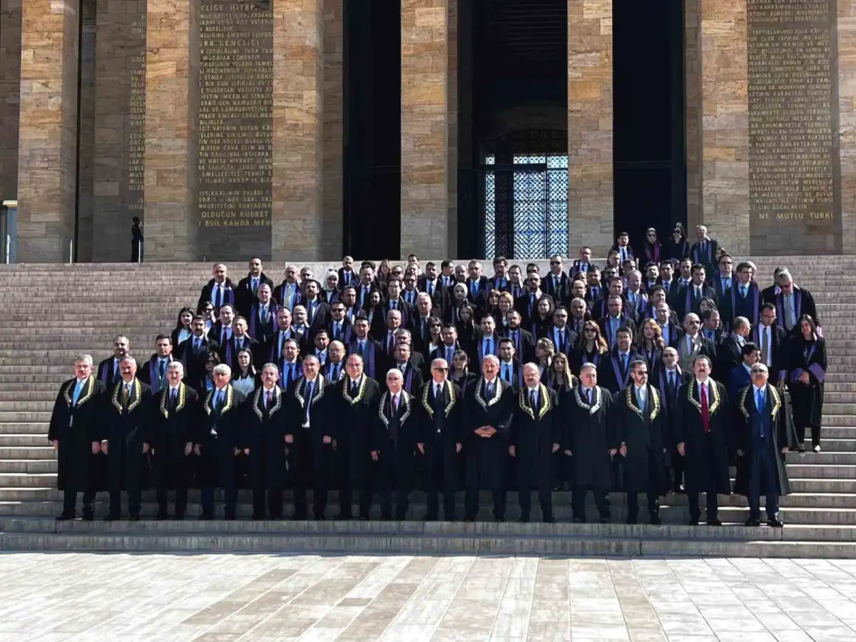 Anayasa Mahkemesi heyeti 64. kuruluş yıl dönümü dolayısıyla Anıtkabir’i ziyaret etti