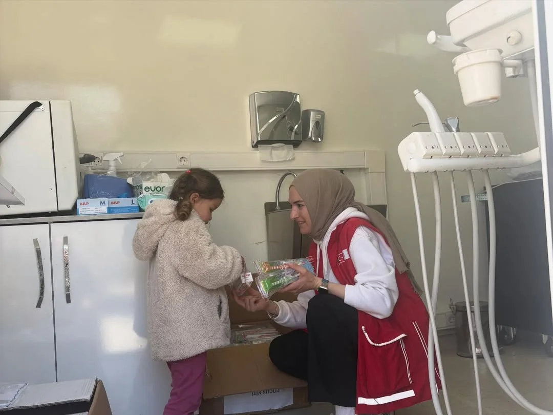 Ankara’nın Çubuk ilçesine bağlı Kuruçay Mahallesi’nde mobil diş kliniği vatandaşlarla buluştu