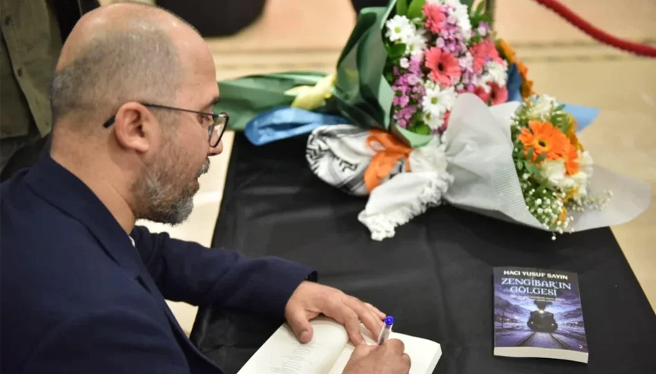 Antalyalı yazar gelirini köy okuluna bağışladı