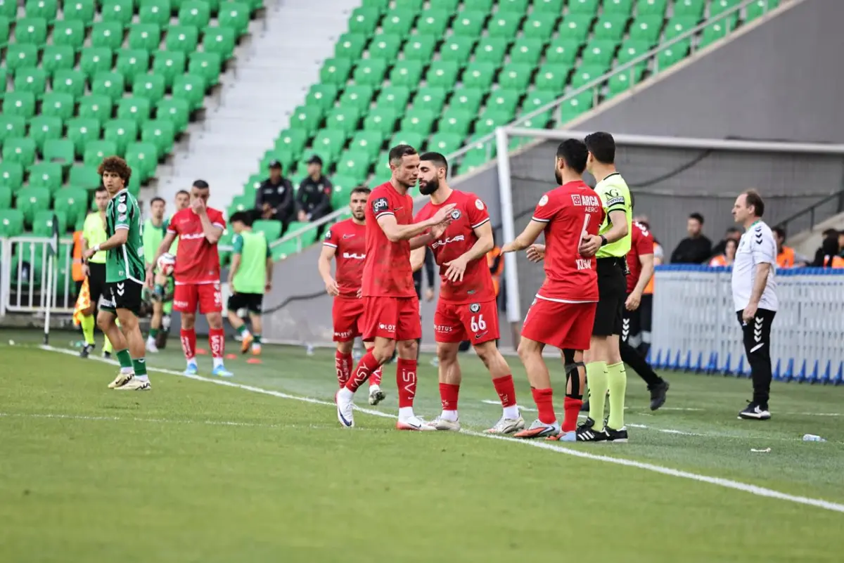 Arca Çorum FK, Sakarya deplasmanında farklı kazandı