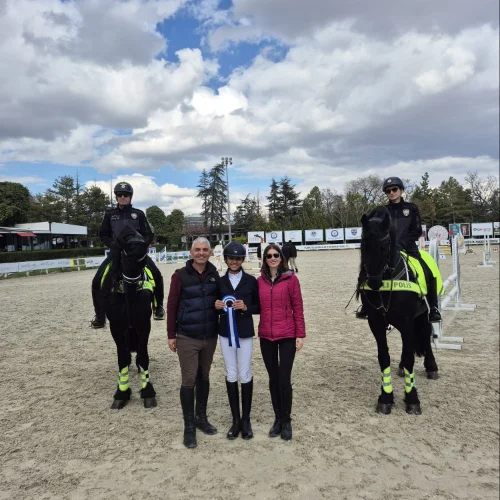 AYBÜ Binicisi Defne Turasan’dan Polis Haftasında çifte kupa başarısı