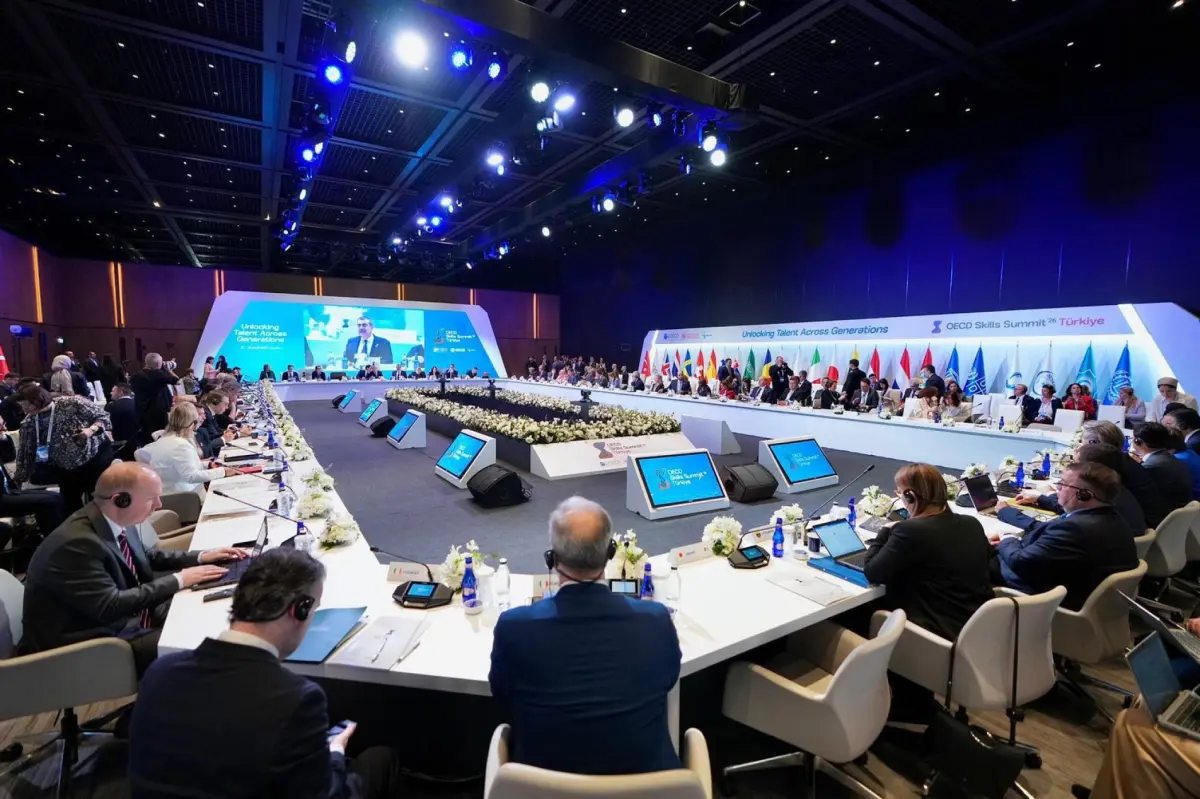 Bakan Tekin, OECD Beceriler Zirvesine Başkanlık Etti
