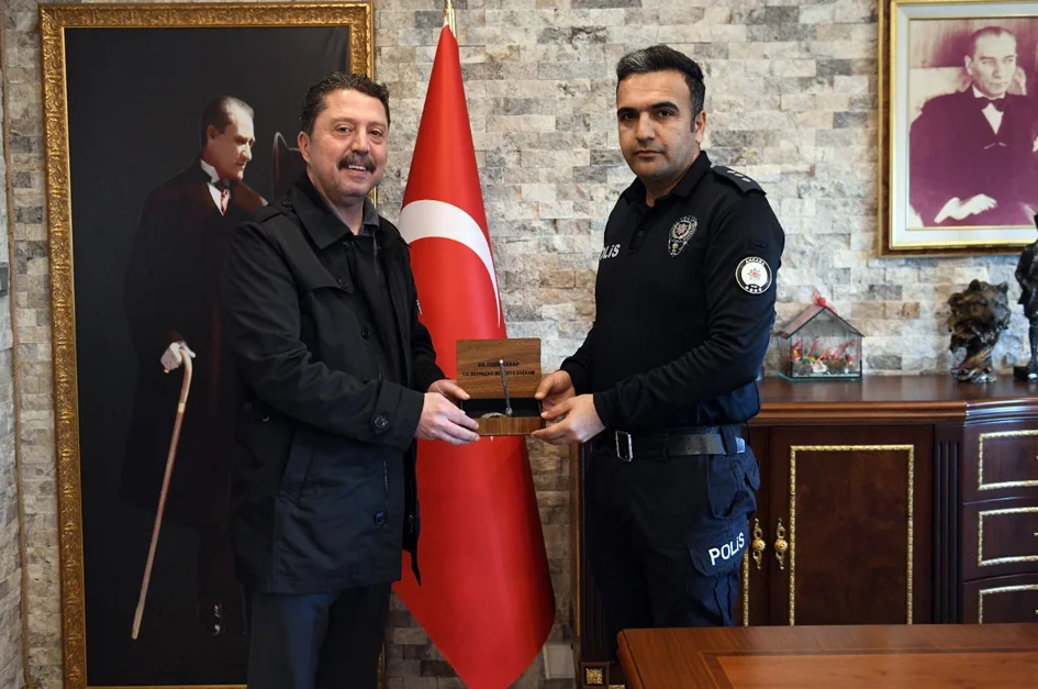 Belediye başkanı Dr. Özer Kasap’tan Emniyet Müdürüne ziyaret