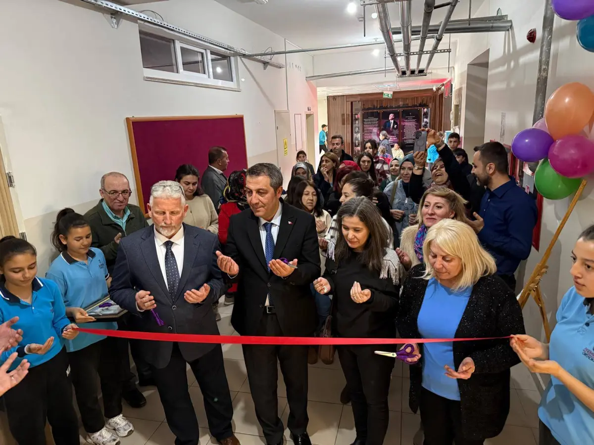 Beypazarı Akşemsettin Ortaokulu’nda kütüphane açıldı