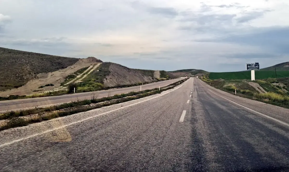 Beypazarı – Çayırhan arası asfaltla kaplanacak