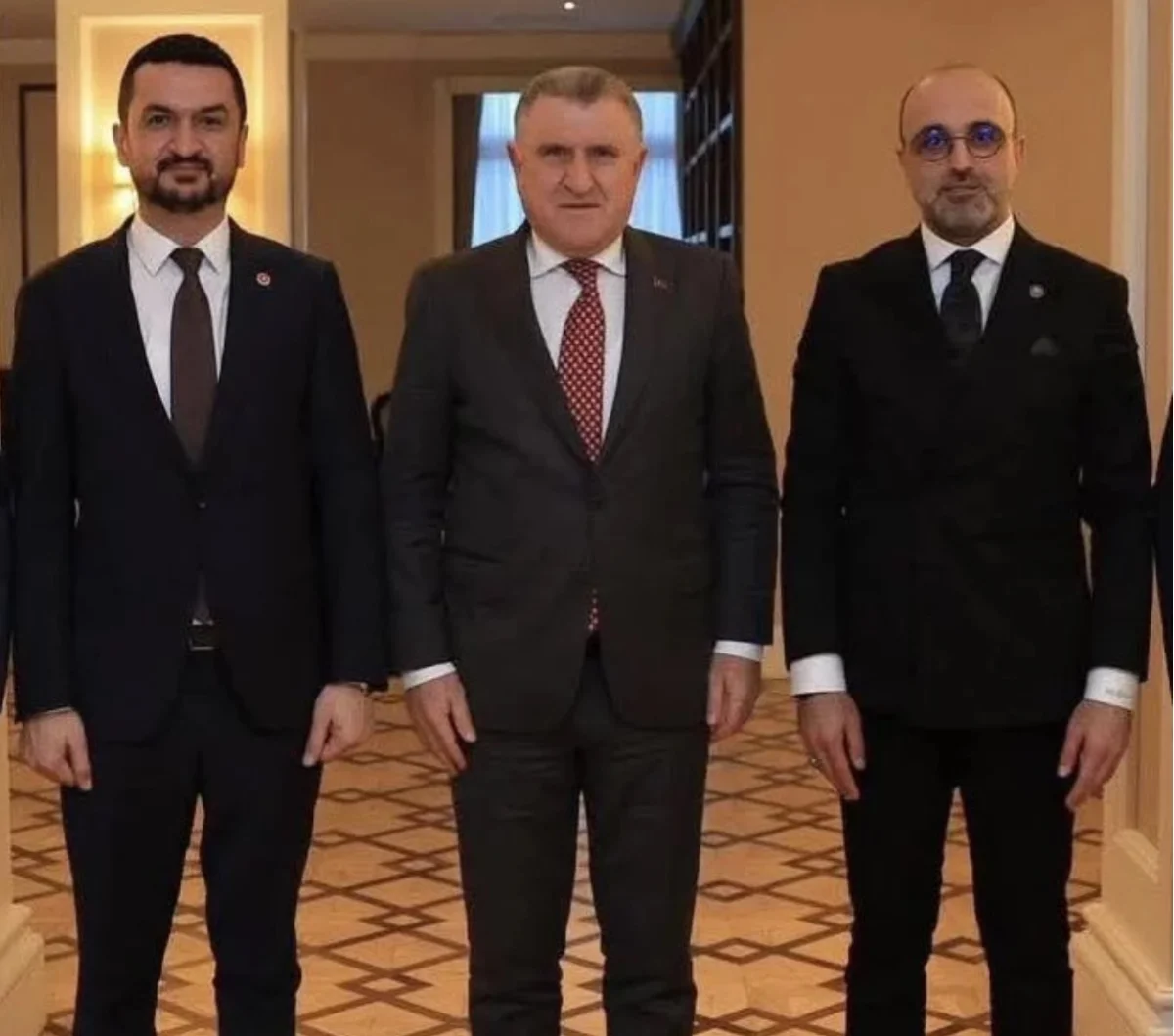 Burdur’da köylere büyük yatırım: 30 köye modern halı saha