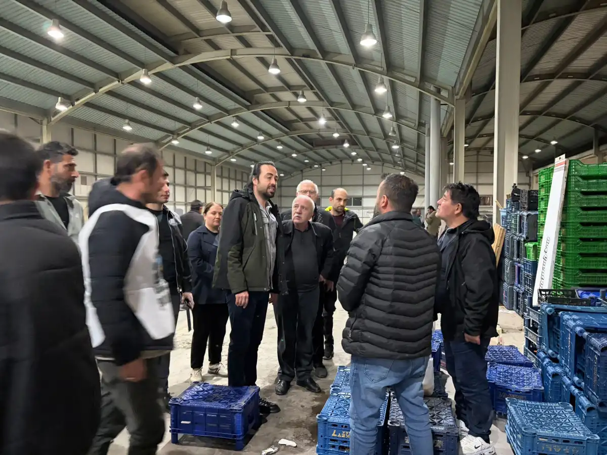 CHP Beypazarı İlçe Başkanı Hasan Kostak eylemdeki madencileri ziyaret etti