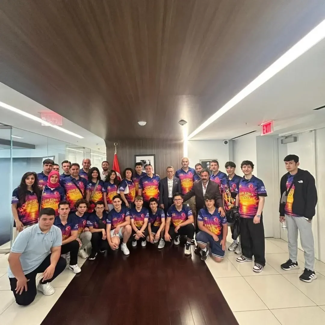 Çubuk’un genç mühendisleri okyanus ötesinde: “Team Force” Miami’de ay-yıldızı dalgalandırdı
